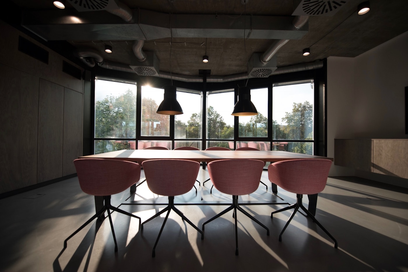 Bright, flexible workplace with collaborative furniture and generous natural light